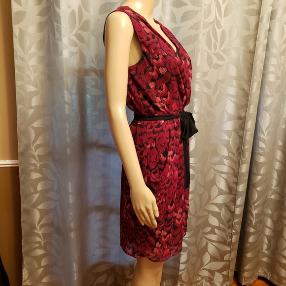 Sleeveless Maroon Pocket Dress - Picture 5 of 16